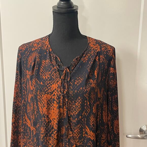 Cabi Blouse SMALL long sleeves faux criss cross relaxed fit tie V-neck work - Picture 2 of 16